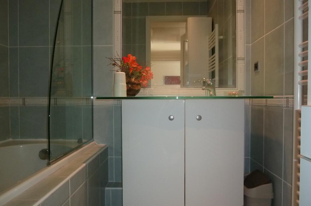 Stunning 2 Bed, 2 Bath Apt On The Cannes Sea Front Has Swimming Pool And Is A Secure Modern Building 464 Eksteriør billede