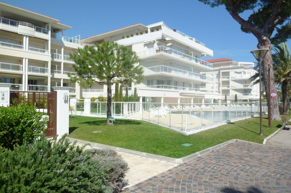 Stunning 2 Bed, 2 Bath Apt On The Cannes Sea Front Has Swimming Pool And Is A Secure Modern Building 464 Eksteriør billede