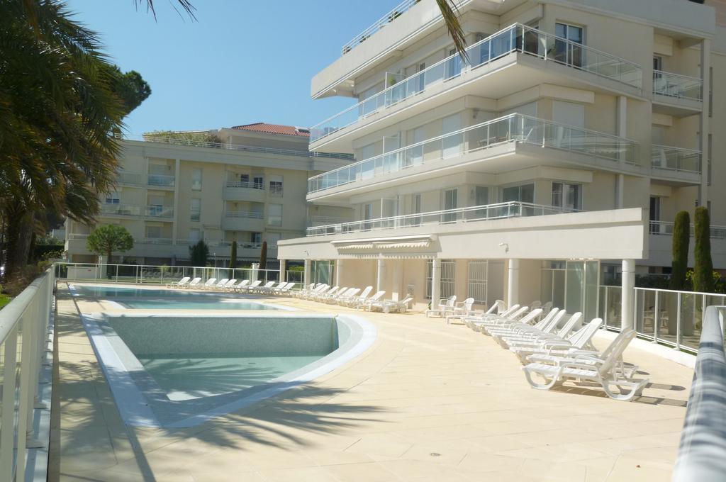 Stunning 2 Bed, 2 Bath Apt On The Cannes Sea Front Has Swimming Pool And Is A Secure Modern Building 464 Eksteriør billede