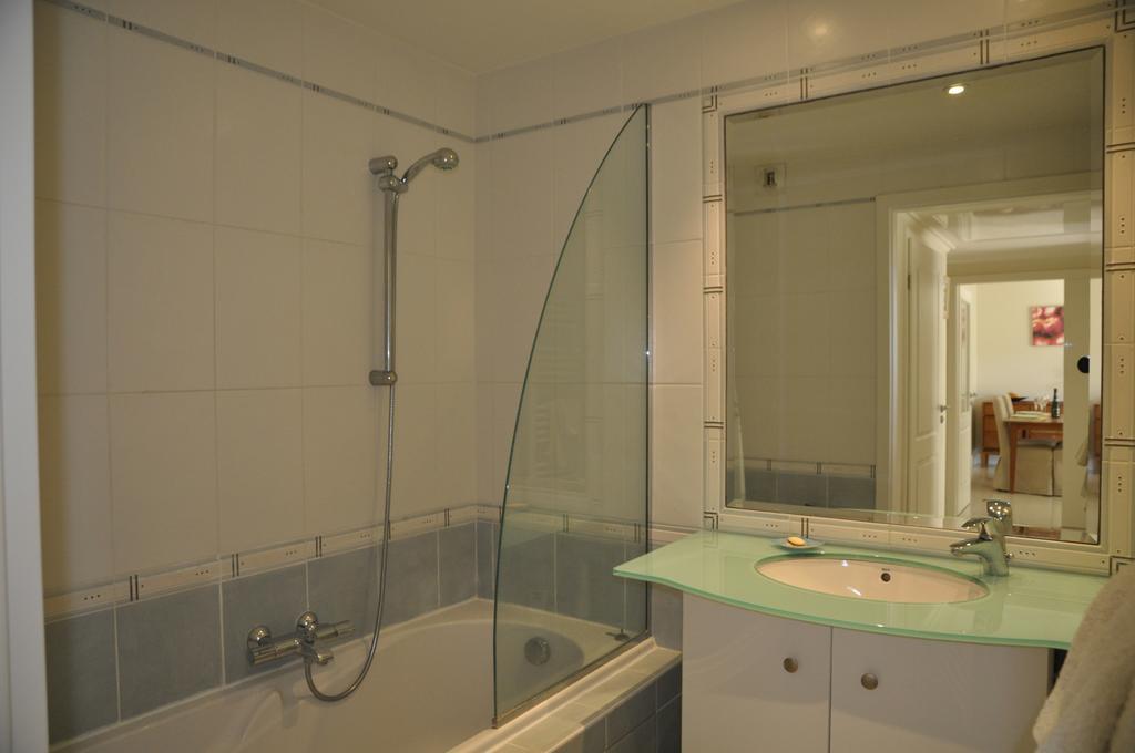 Stunning 2 Bed, 2 Bath Apt On The Cannes Sea Front Has Swimming Pool And Is A Secure Modern Building 464 Eksteriør billede
