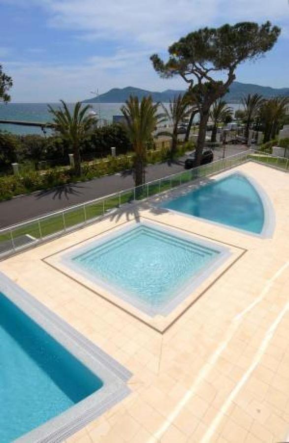 Stunning 2 Bed, 2 Bath Apt On The Cannes Sea Front Has Swimming Pool And Is A Secure Modern Building 464 Eksteriør billede