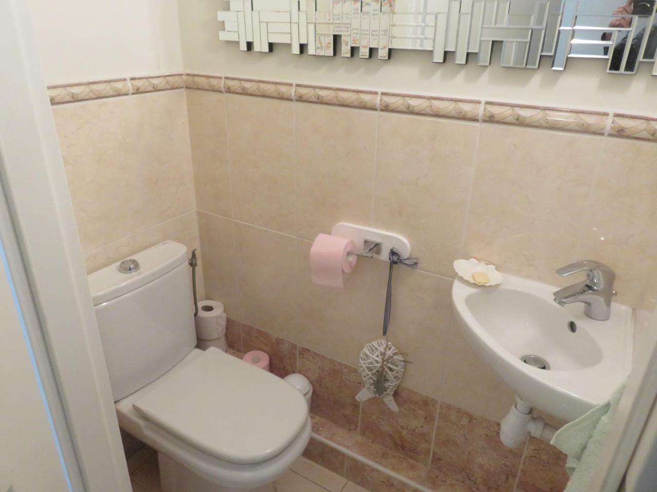 Stunning 2 Bed, 2 Bath Apt On The Cannes Sea Front Has Swimming Pool And Is A Secure Modern Building 464 Eksteriør billede
