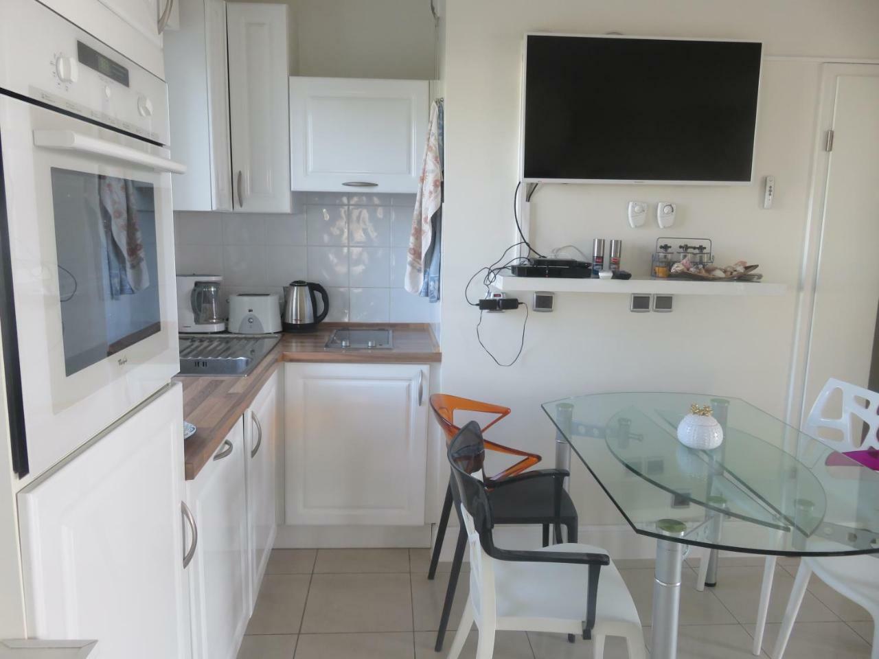 Stunning 2 Bed, 2 Bath Apt On The Cannes Sea Front Has Swimming Pool And Is A Secure Modern Building 464 Eksteriør billede