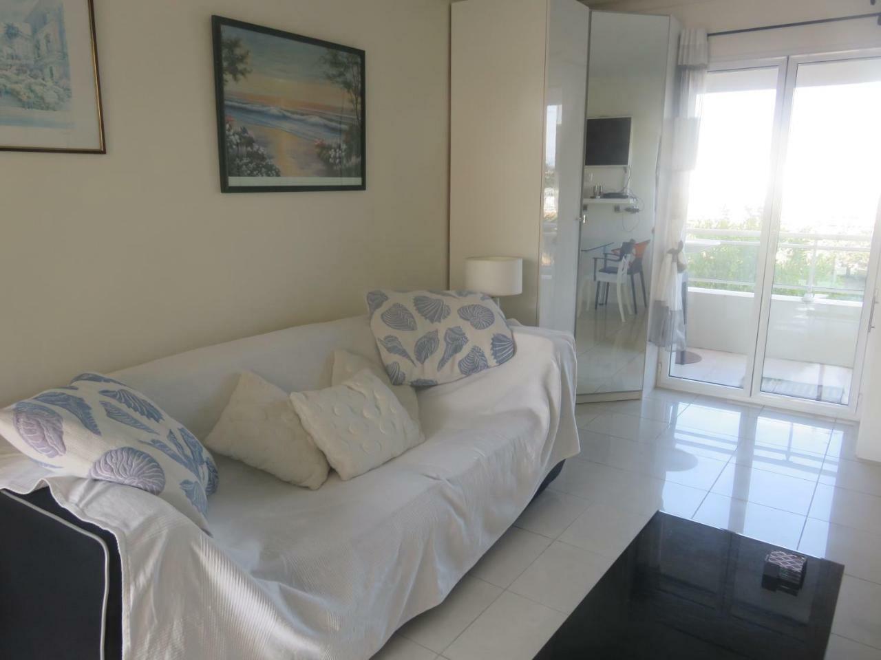 Stunning 2 Bed, 2 Bath Apt On The Cannes Sea Front Has Swimming Pool And Is A Secure Modern Building 464 Eksteriør billede