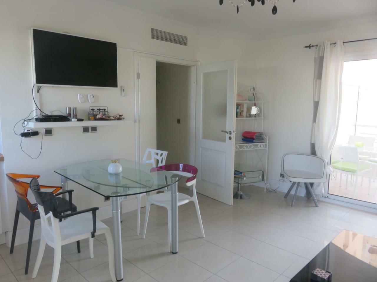 Stunning 2 Bed, 2 Bath Apt On The Cannes Sea Front Has Swimming Pool And Is A Secure Modern Building 464 Eksteriør billede