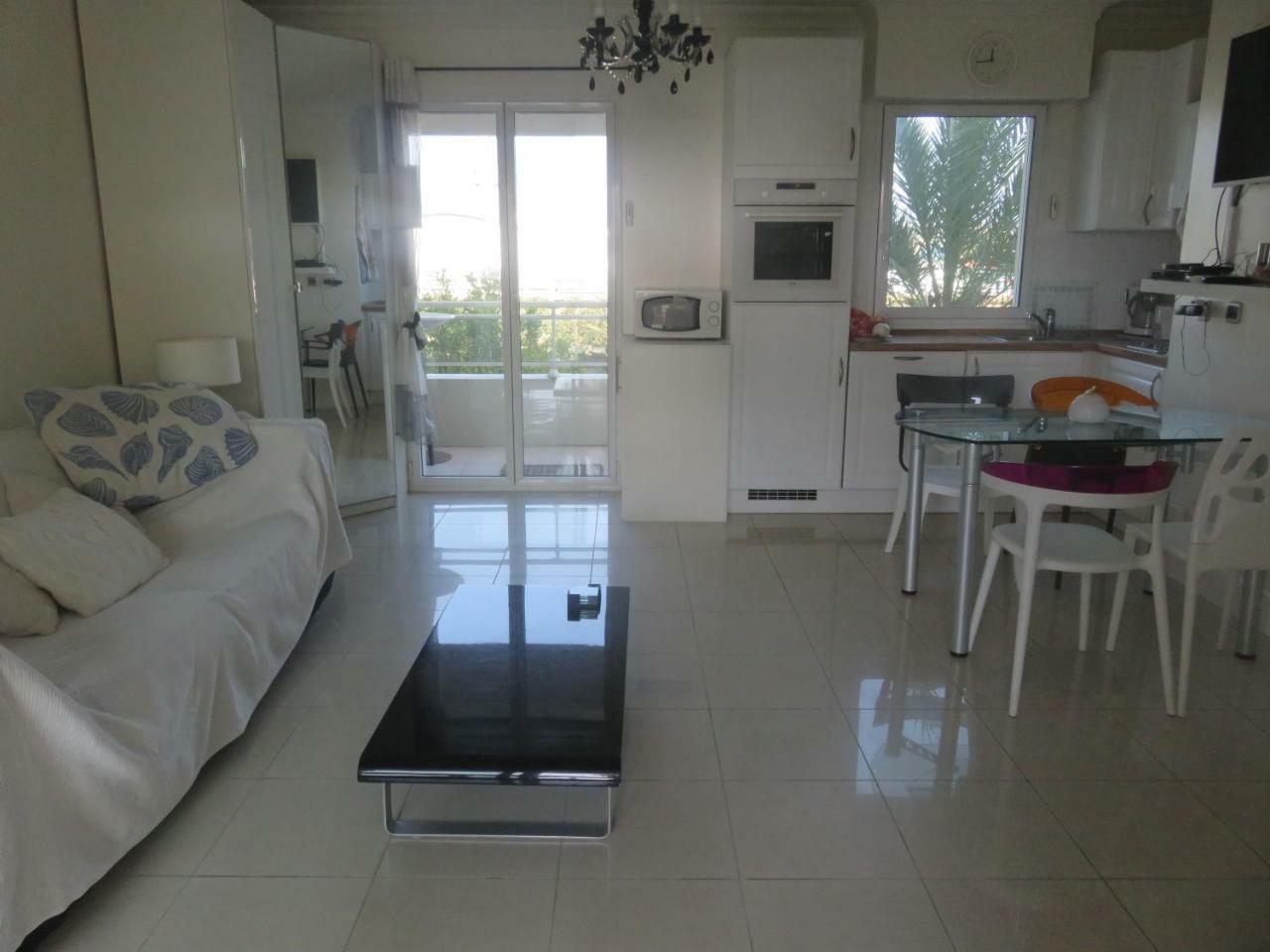 Stunning 2 Bed, 2 Bath Apt On The Cannes Sea Front Has Swimming Pool And Is A Secure Modern Building 464 Eksteriør billede