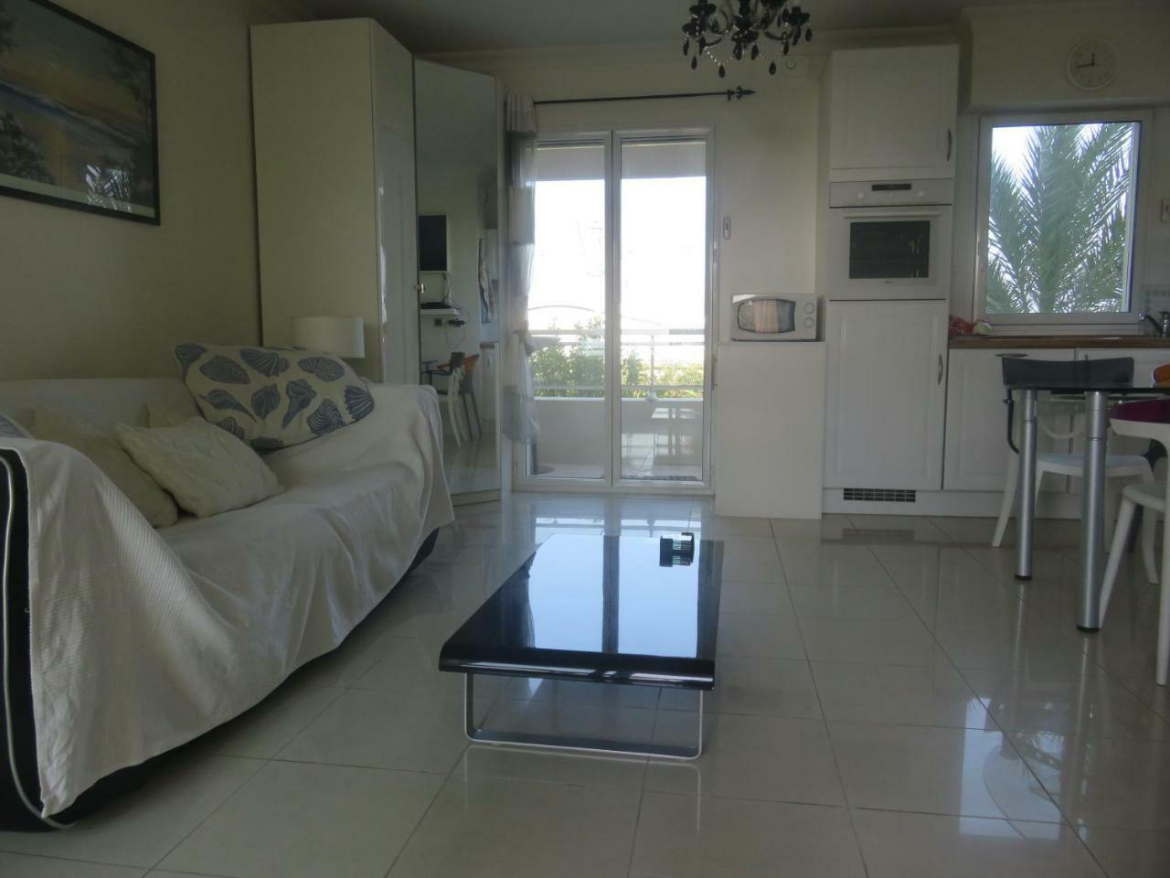 Stunning 2 Bed, 2 Bath Apt On The Cannes Sea Front Has Swimming Pool And Is A Secure Modern Building 464 Eksteriør billede